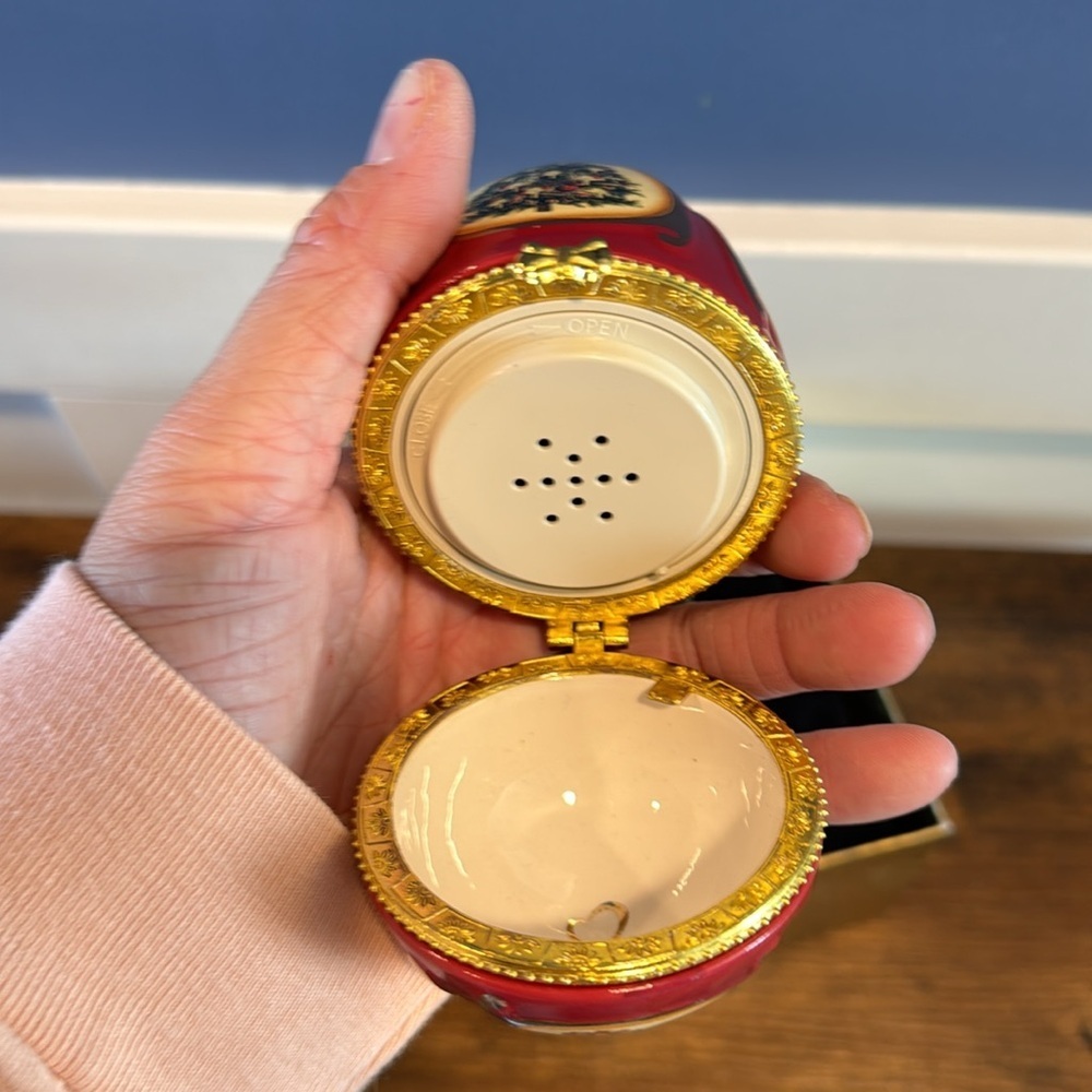 Christmas Musical Egg Christmas Ornament Silent night song in box works! - Picture 5 of 5